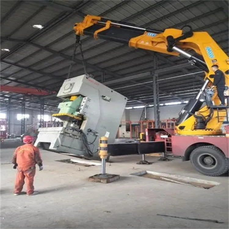 新郑80吨折臂吊车出租附近电话